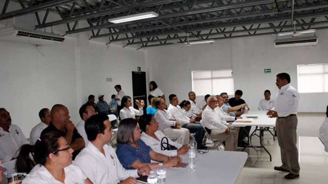 Imparten cursos de capacitación y actualización a funcionarios públicos