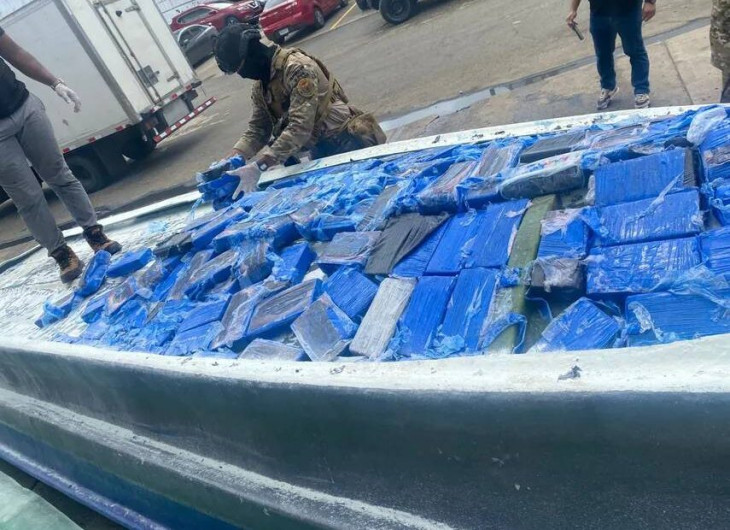Golpe al narcotráfico: incautan 916 paquetes de droga frente a costas de Panamá
