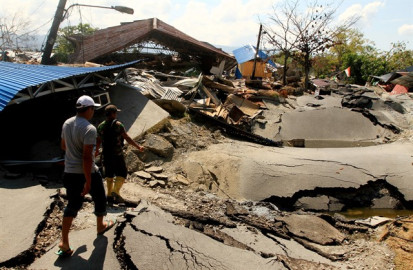 Asciende a mil 203 muertos en Indonesia por terremoto y tsunami