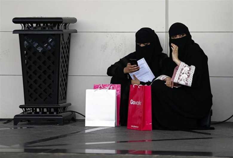 Mujeres de Arabia Saudita ya podrán viajar sin la autorización de un tutor
