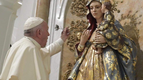Consagra el Papa Francisco altar de catedral en Panamá