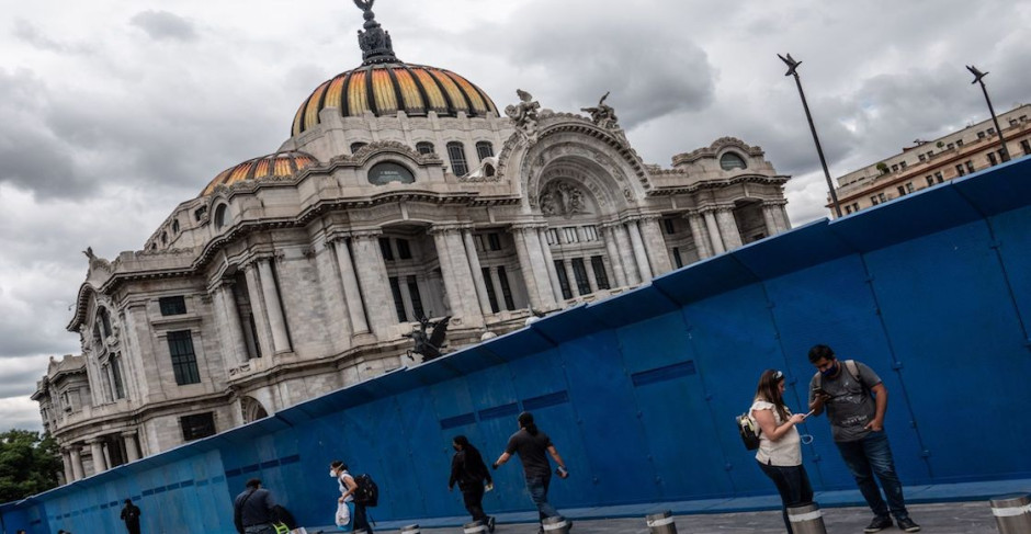 Trabajadores del Capítulo 3000 de Bellas Artes entran en paro de labores
