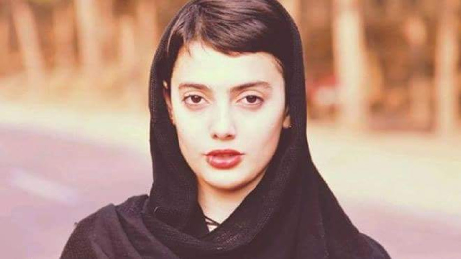 Joven es arrestada por bailar sin su velo islámico