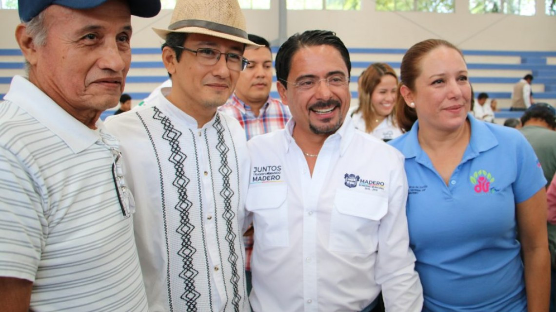 Así festejaron a los papás de Madero su día 