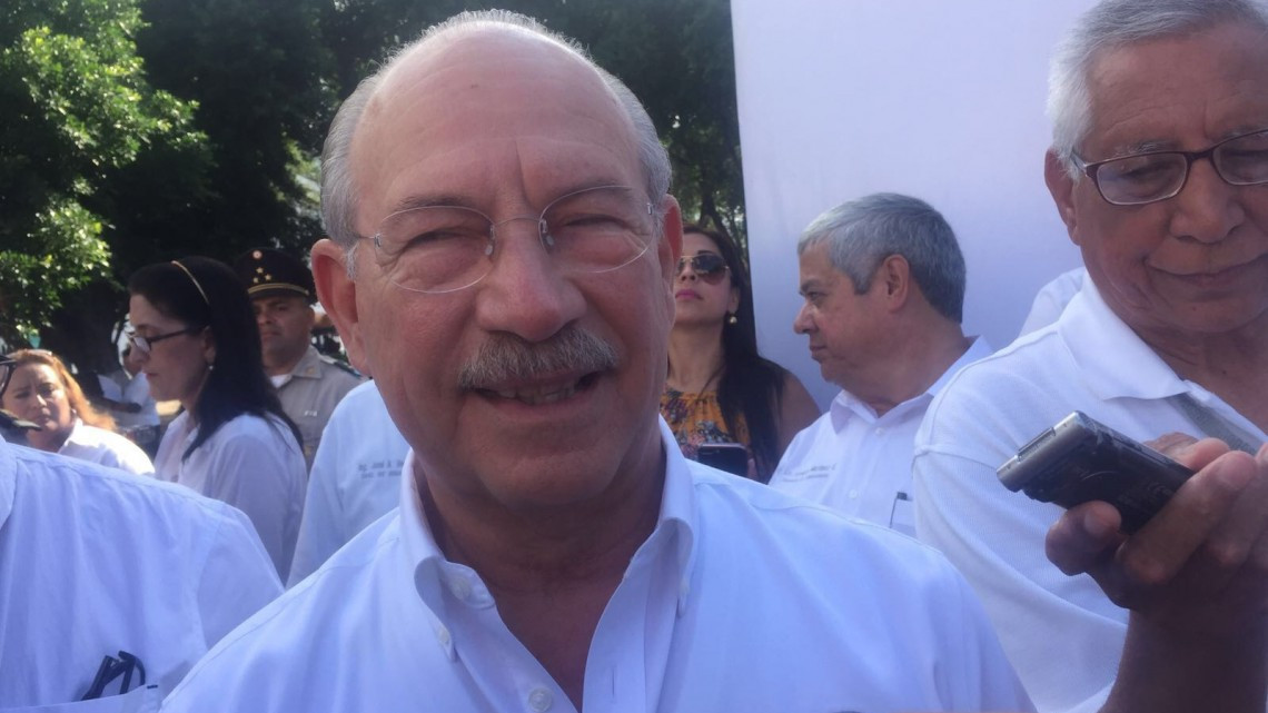 Chuchín confirma entrega de becas a domicilio