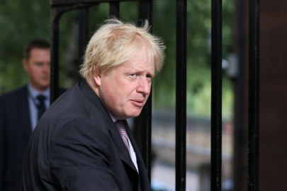 Dimite el ministro de exteriores británico Boris Johnson