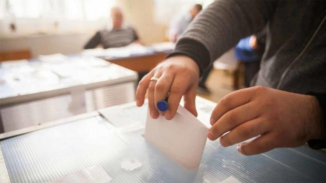 Cierran las casillas para las elecciones intermedias de Estados