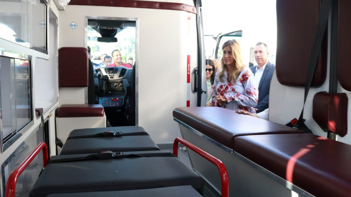 Entrega Alcaldesa equipamiento a dependencias municipales