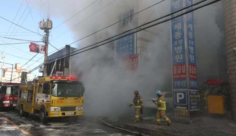 Aumenta a 41 el número de muertos tras incendio en hospital surcoreano