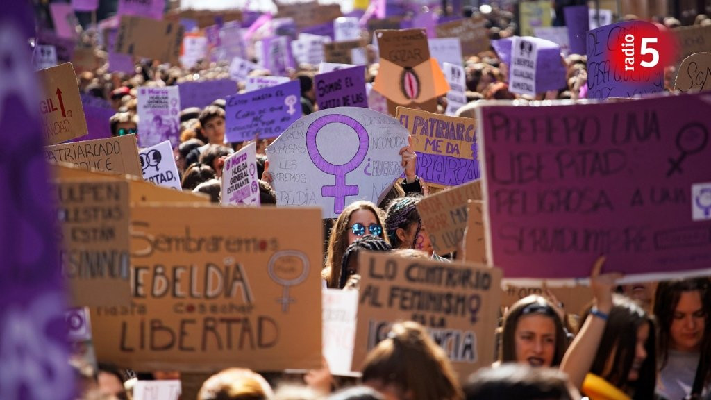 Mujeres se manifiestan en España por el 8M