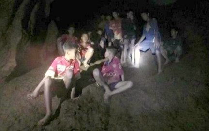 Gobernador de chiang Rai pide descartar método de buceo en rescate a niños en Tailandia