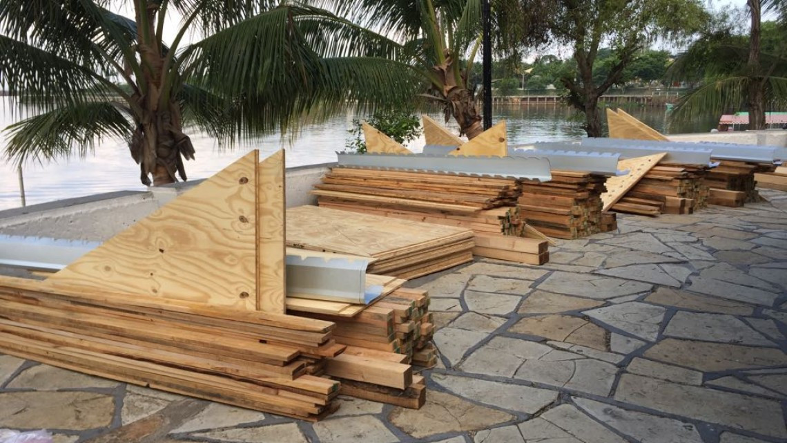 Entregan material a familias que se vieron afectados por tromba