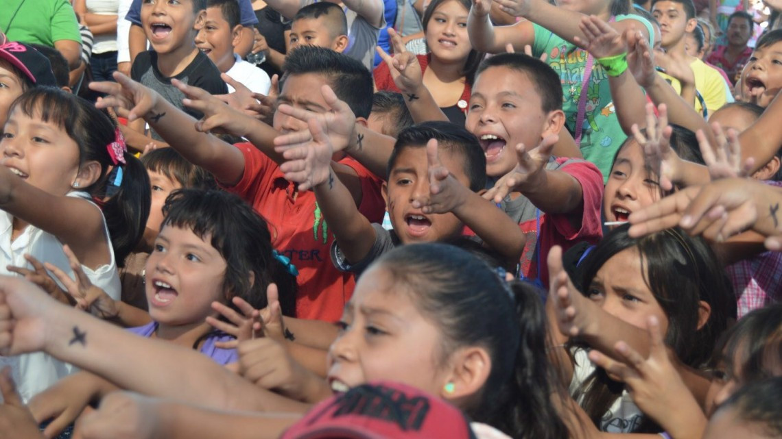 Festejan miles de niños su día con Maki