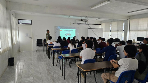 Ejército realiza jornada informativa con estudiantes de preparatoria