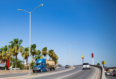 Repone Gobierno Municipal alumbrado en puente vehicular de Periférico y Sexta