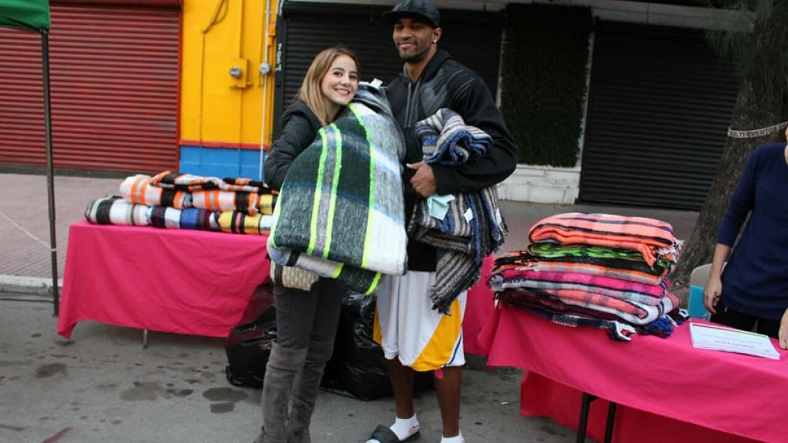 Realizan campaña "Abrigando Familias con Amor"