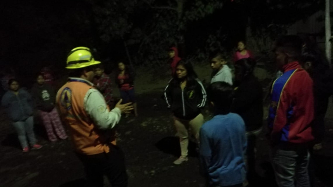 Erupción de volcán de fuego pone en alerta a Guatemala