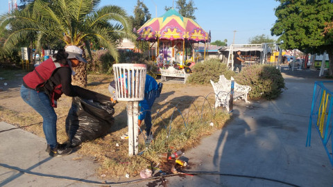 Sanean cuadrillas municipales plazas públicas en Reynosa 