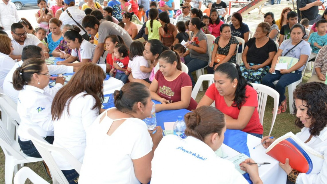 Visita Maki con buenas noticias a Paseo de las Flores
