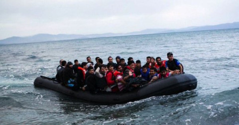 Rescatan a 370 inmigrantes frente a costas italianas  