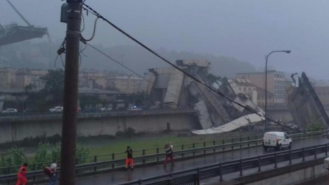 Al menos 22 muertos por el derrumbe de un puente en Génova, Italia