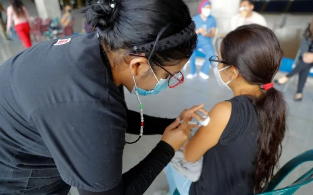 Registra EU récord diario de hospitalizaciones de menores por COVID-19 