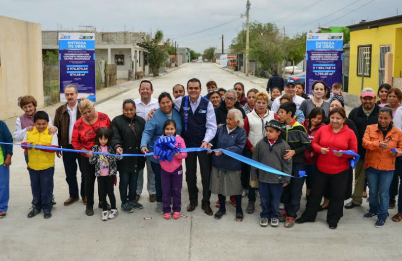 Entrega Enrique Rivas obras pavimentaciones en 17 colonias