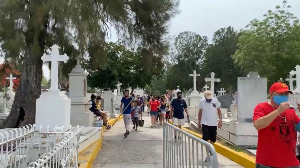 Panteones abren al 50 % de su capacidad 