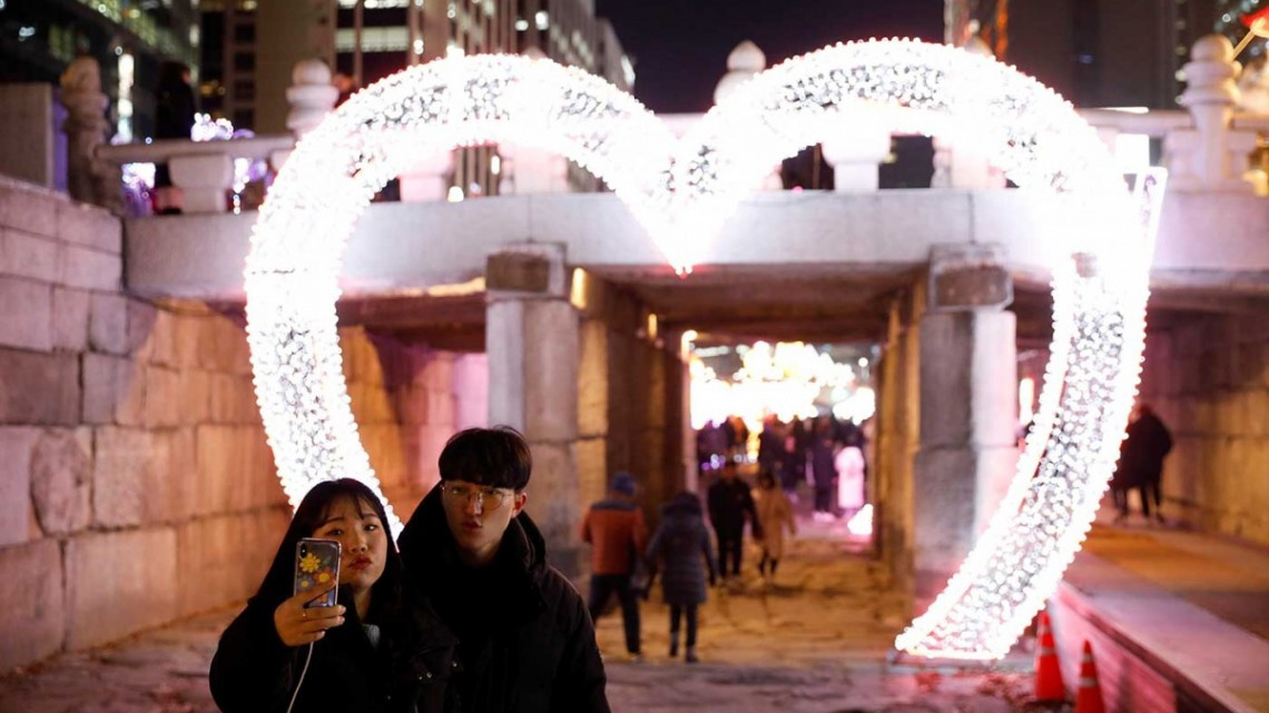 Así comienza el mundo a recibir al 2020