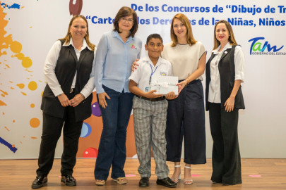 Fueron premiados ganadores del concurso de cartel de derechos de niñas, niños, adolescentes y dibujo sobre el trabajo infantil