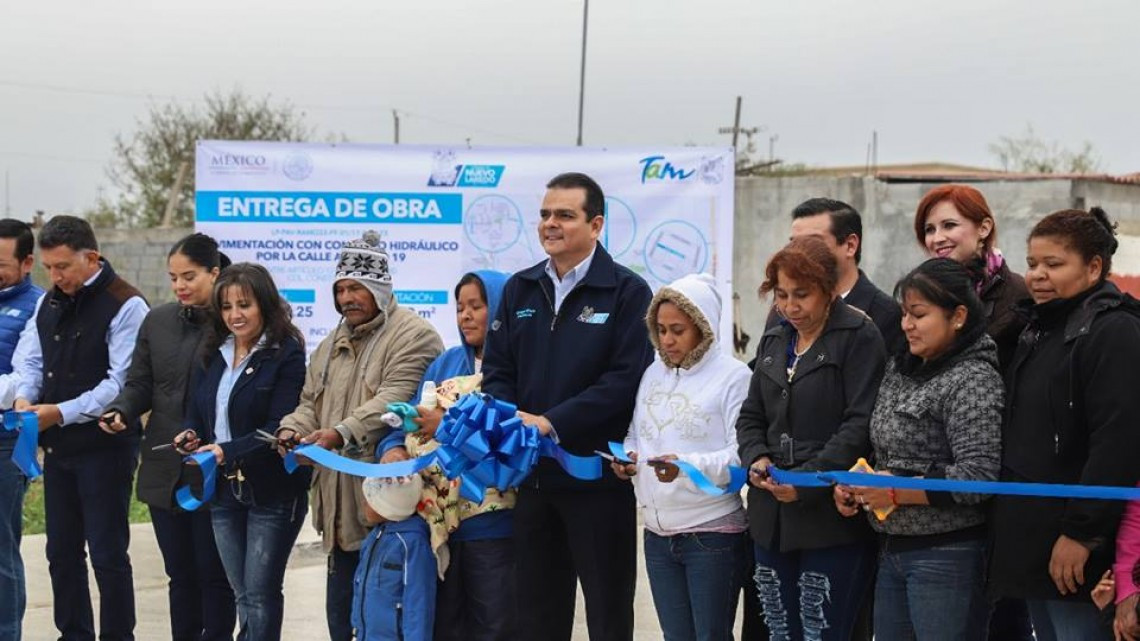 Entrega Alcalde obra de pavimentación