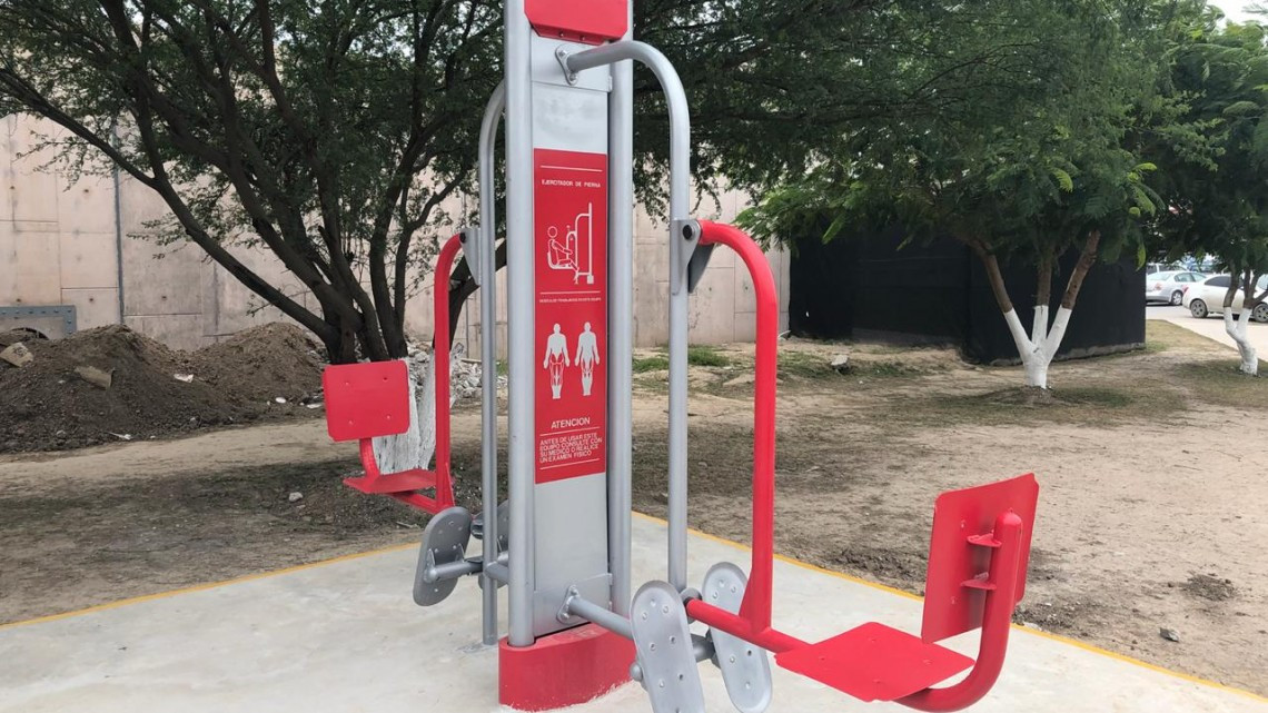 Inauguran aparatos deportivos y alumbrado público en el parque Olímpico