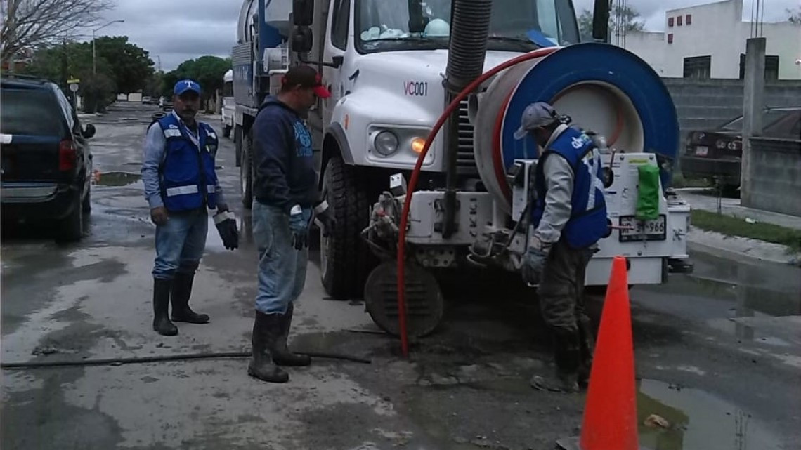 Soluciona COMAPA servicio en líneas generales de drenaje
