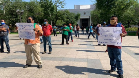 Operadores del transporte público se manifiestan en Palacio de Gobierno