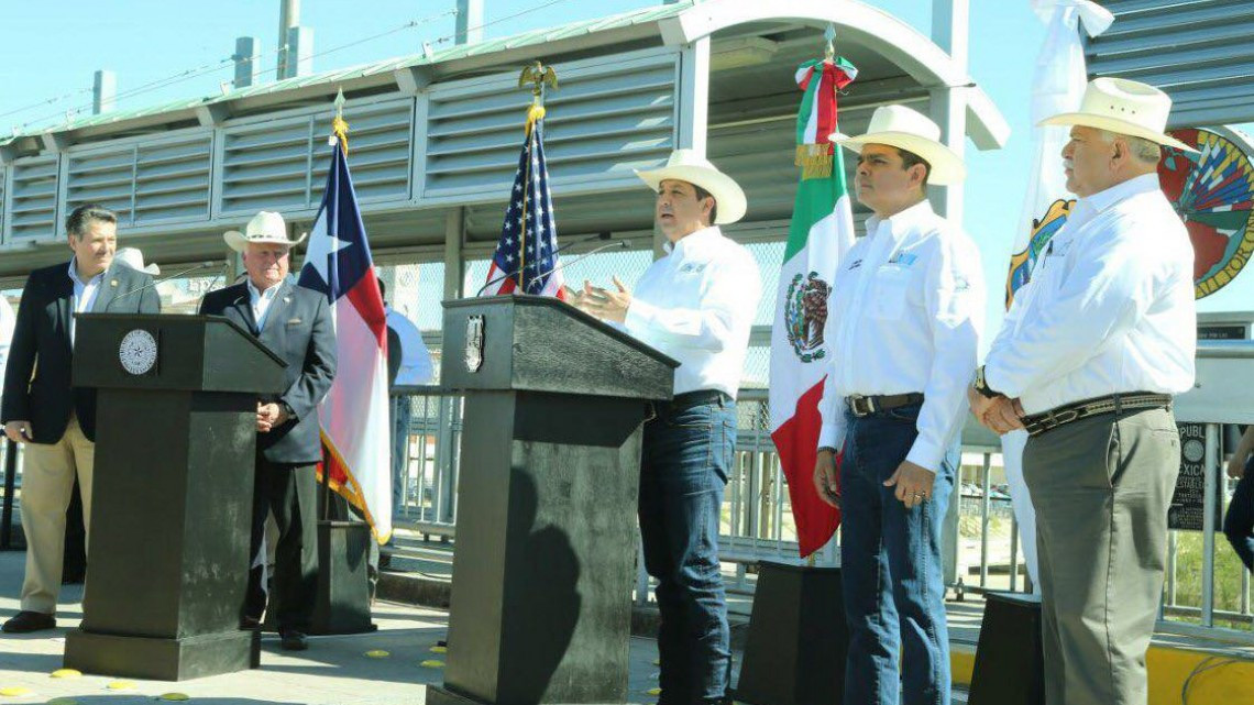 Participan Cabeza de Vaca y Sid Miller en ceremonia del Abrazo en Nuevo Laredo   