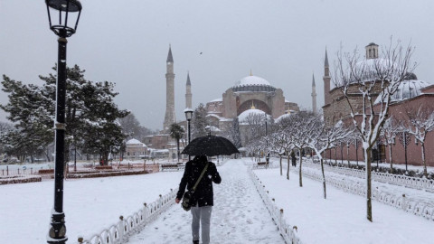 Tormenta de nieve tiñe de blanco a Grecia y a Turquía