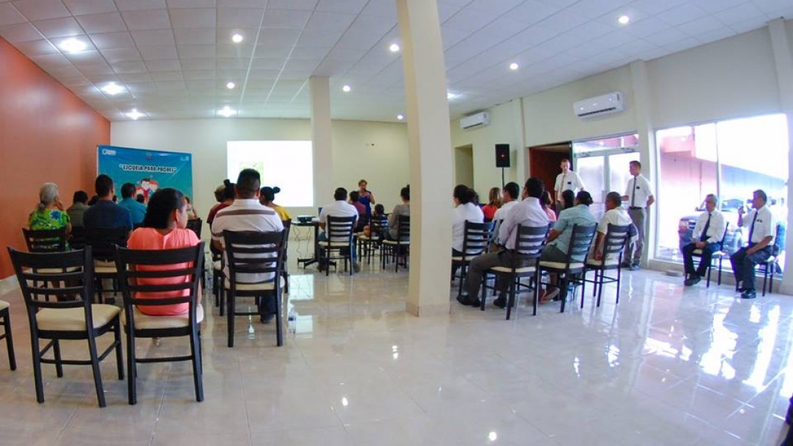 Imparten clases de "Escuela Para Padres"