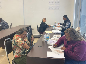 Entrega CREDE apoyos a estudiantes y maestros jubilados