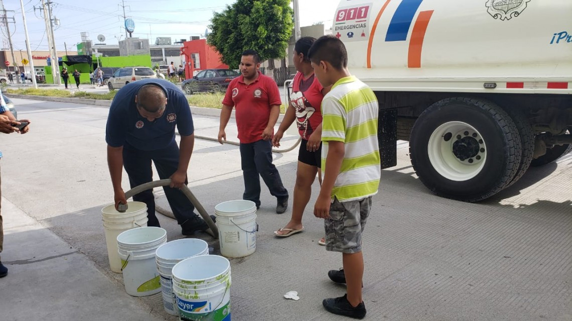 Se compromete Maki Ortiz con drenaje pluvial en Paseo de Las Flores   