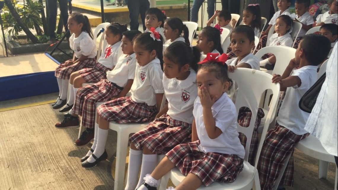 Gobierno local apoya tema educativo en infraestructura y social