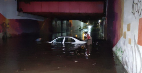 PC rescató a 11 automovilistas tras intensa lluvia y brindó apoyo en 4 viviendas inundadas 