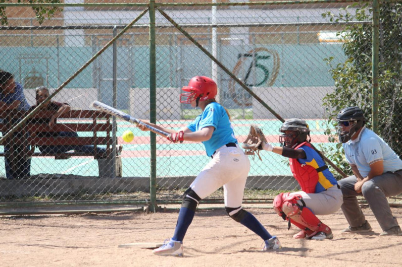 Termina UAT participación en softbol