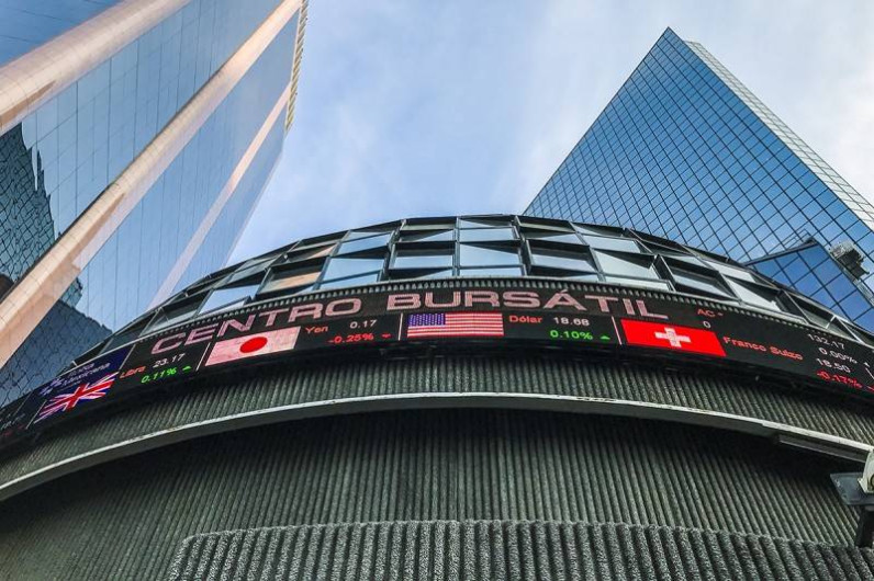 Por amenaza de rebrote de COVID-19, bolsa mexicana vive su séptima caída