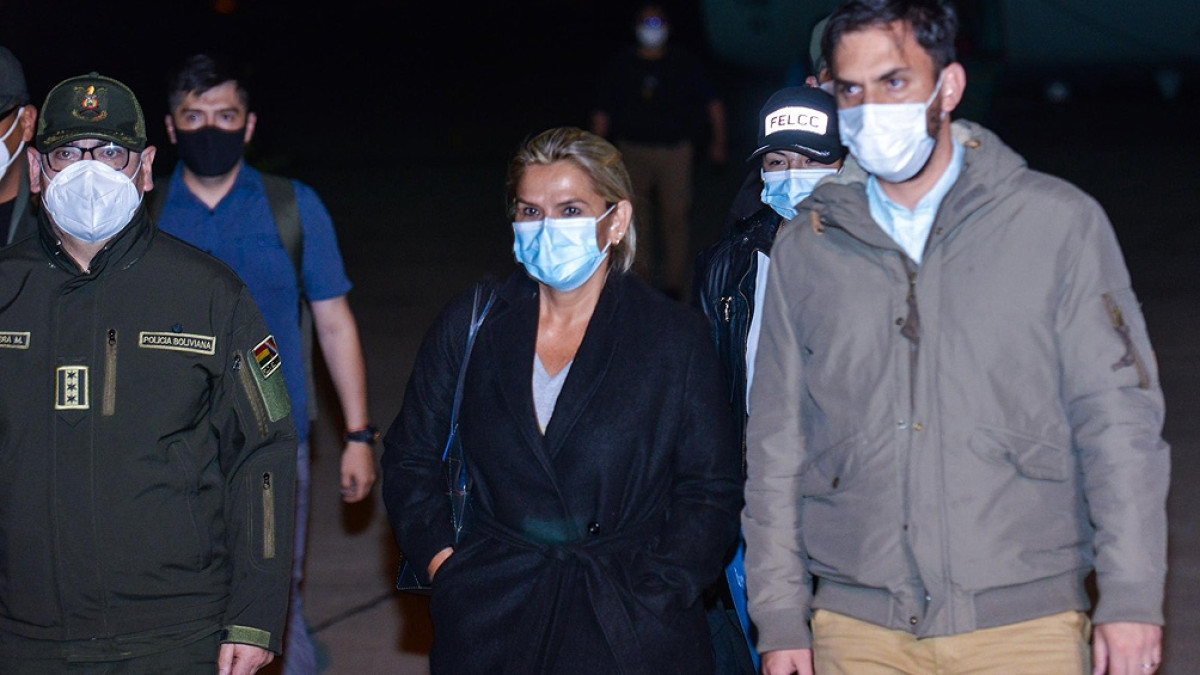 Arrestan a la expresidenta de Bolivia Jeanine Añez