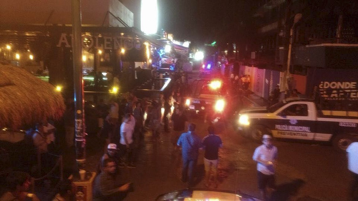 5 muertos y 15 heridos, saldo de balacera en el "Blue Parrot"