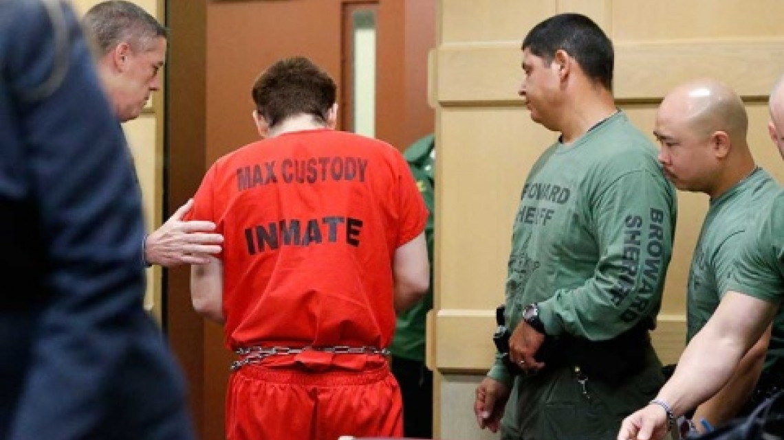 “Voces malvadas” incitaron a asesino de Parkland a masacre