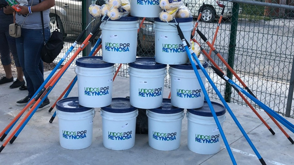 Ahora pintan de colores a La Joya