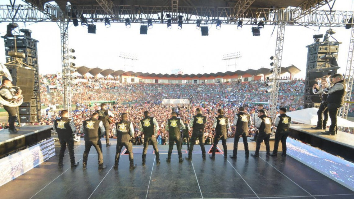 Disfrutan reynosenses de festejo a Papá y Mamá