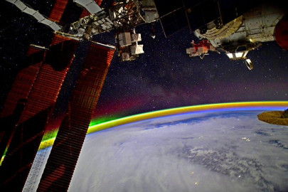 Astronauta fotografía arcoíris desde el espacio