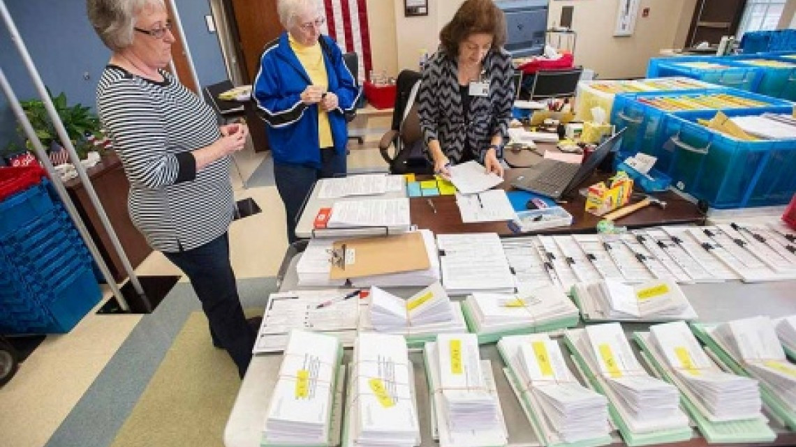 Inician votaciones anticipadas en Texas